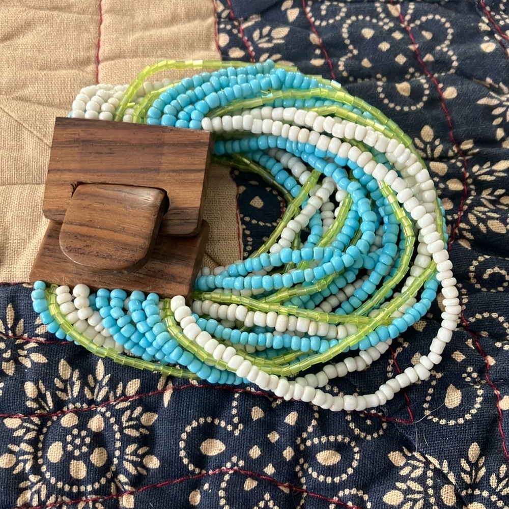 Wooden Clasp Beaded Bracelet